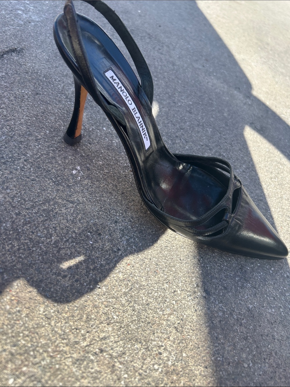 Manolo Blahnik Black Leather Pointed Toe Slingback Heels - Picture 3 of 4